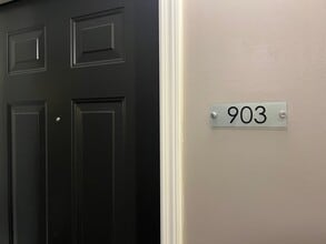 Building Photo - 300 S Duval St