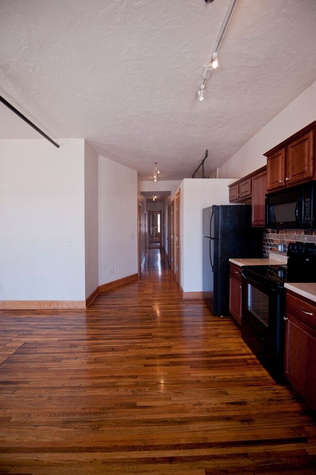 Building Photo - Park Central Lofts 301