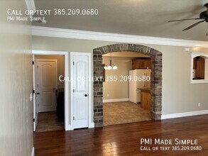 Building Photo - 3689 E Rock Creek Rd