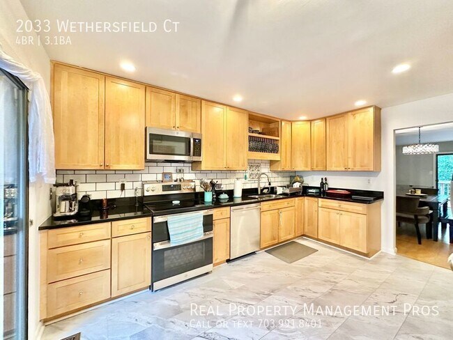 Building Photo - Stunning & Secluded Reston Townhouse- Walk...