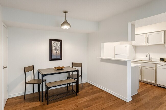 Foto del edificio - 1040 Clayton Ln