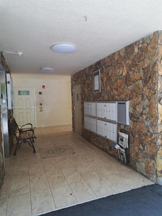 Foto del edificio - 1024 SE 3rd Ave