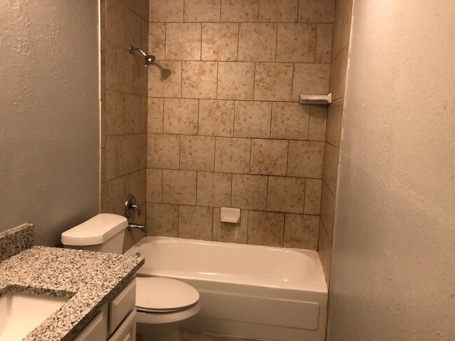 3/2/2 Great neighborhood! Move in Ready! - 3/2/2 Great neighborhood!  Move in Ready! House