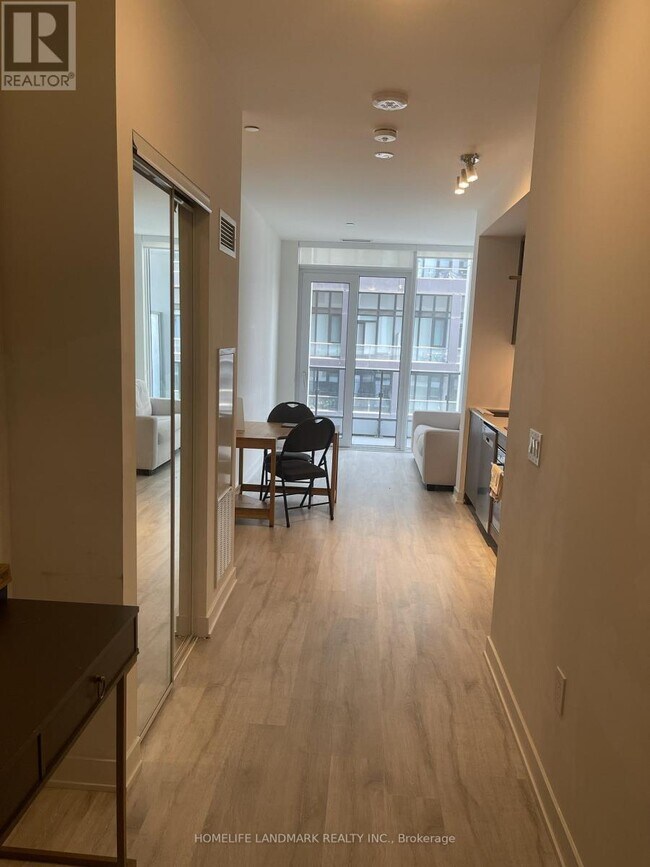 Photo du bâtiment - 121 Lower Sherbourne St