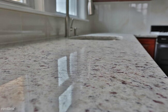 Building Photo - 73 Maynard St