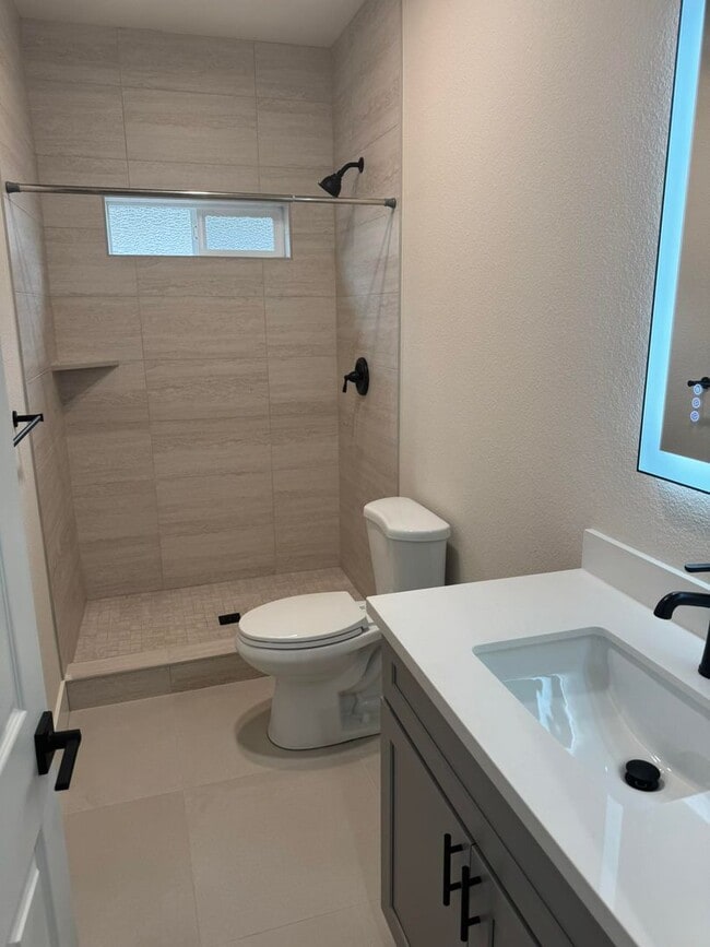 Building Photo - 616 Mormon St