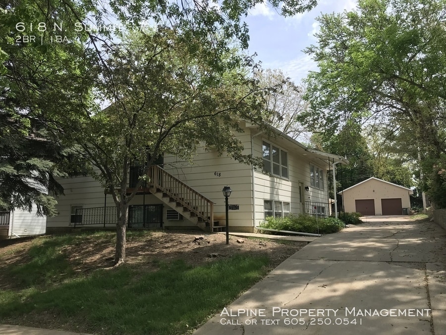 Primary Photo - 618 N Summit Ave