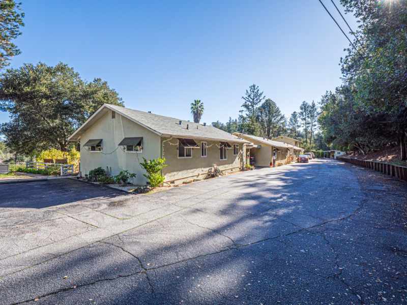 Primary Photo - 170 Brook Knoll Dr