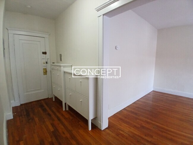 Foto del edificio - 109 Brainerd Rd