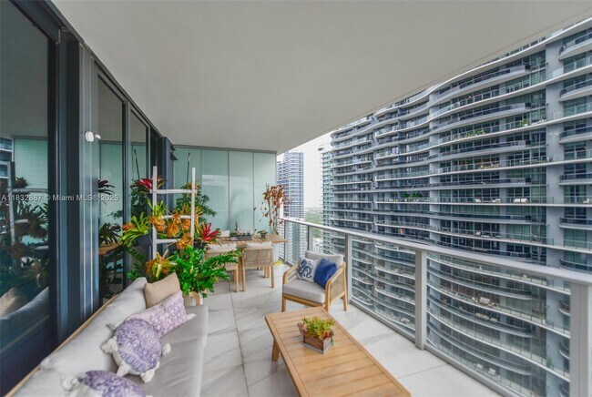 Building Photo - 1010 Brickell Ave