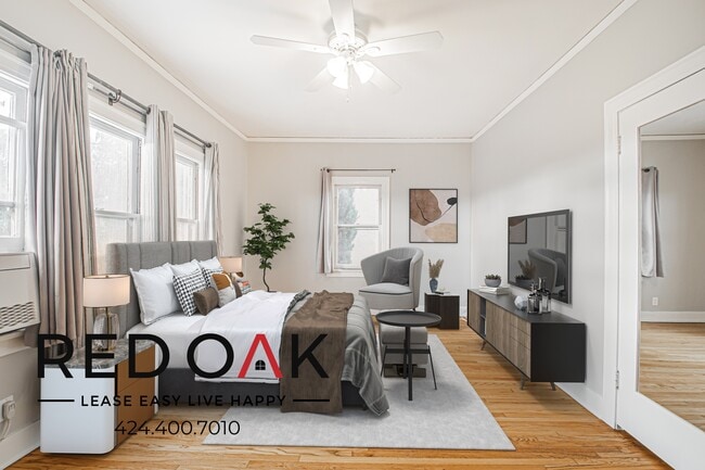 Building Photo - 147 S Sycamore Ave