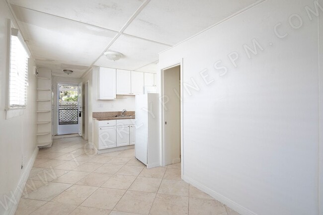 Building Photo - Studio in the Heart of La Jolla with a Pri...