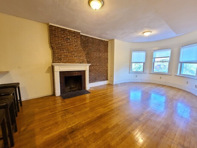 Building Photo - 1402 Beacon St