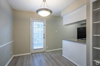 Building Photo - 6505 Westheimer Rd