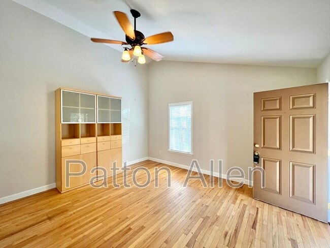 Building Photo - 430 Riverview Dr