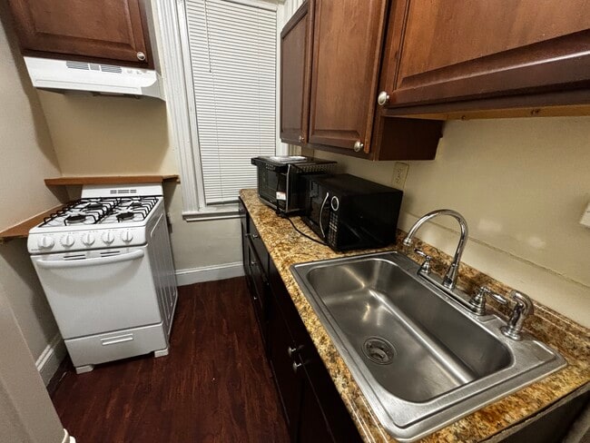 Building Photo - 84 New Whitney St