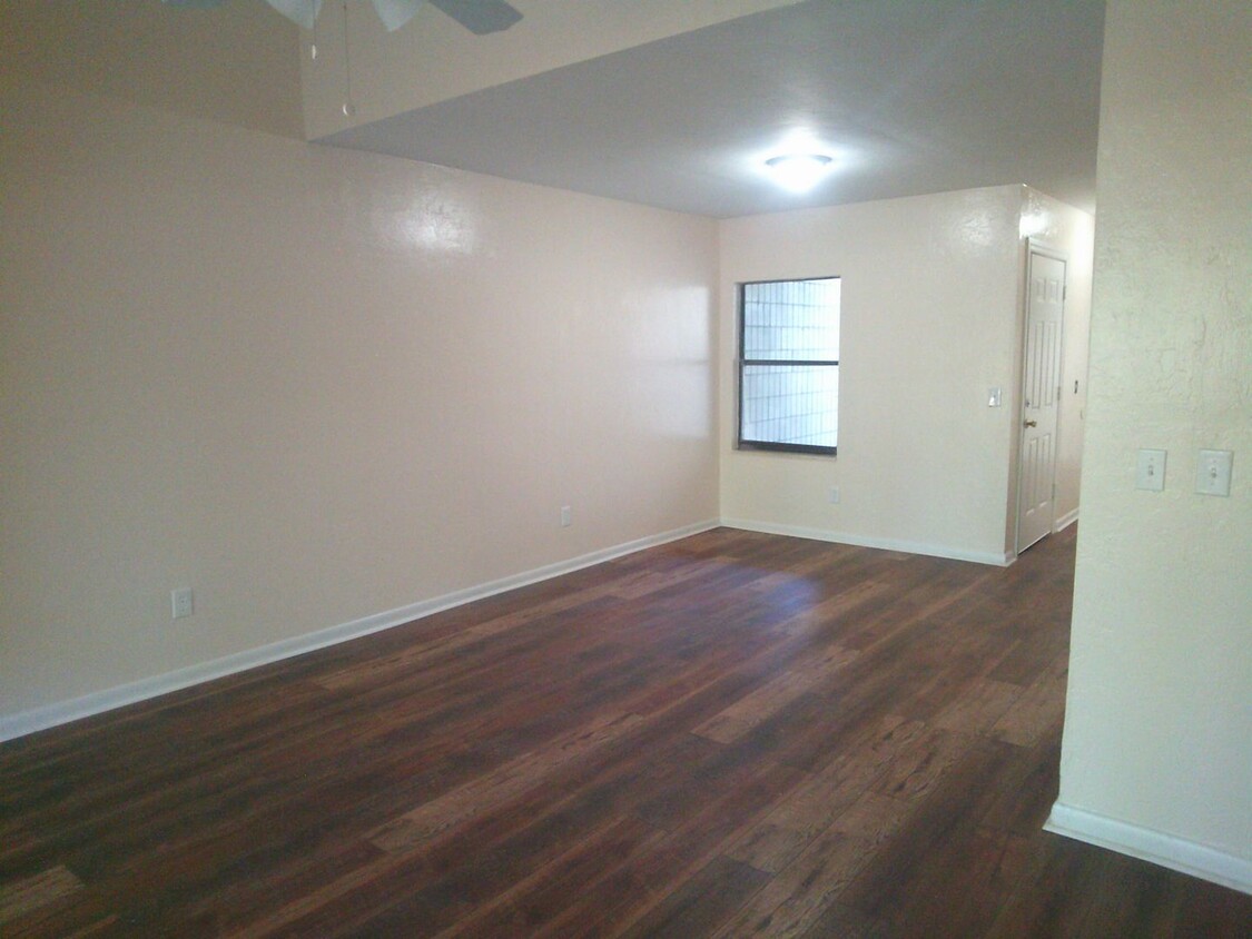 Primary Photo - Spacious 2 bedroom 2 bath with bonus room