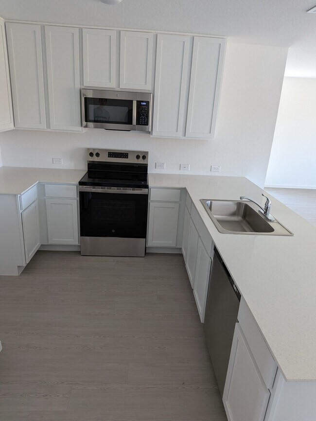 Building Photo - 1718 Charlie Cv