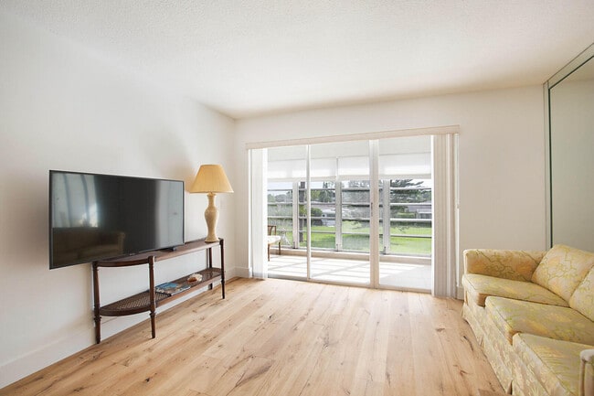 Building Photo - 1030 Silk Oak Terrace