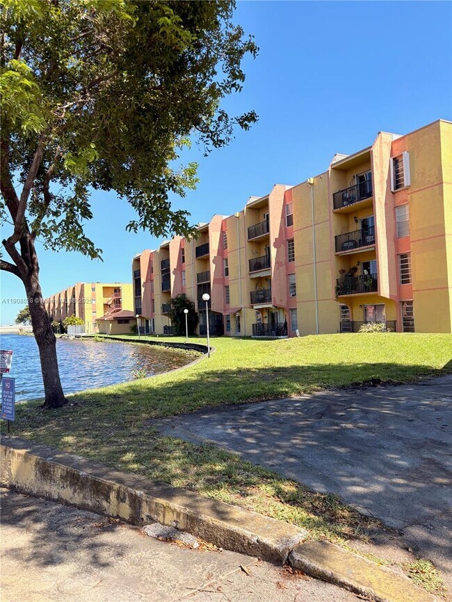 Foto del edificio - 4719 NW 7th St