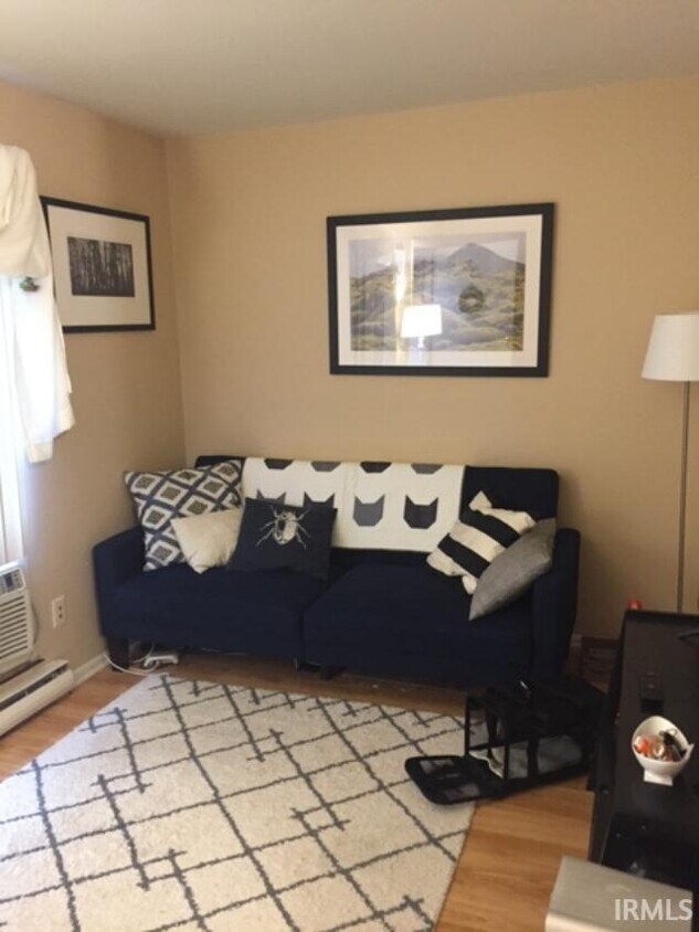 Foto del edificio - 411 E 8th St