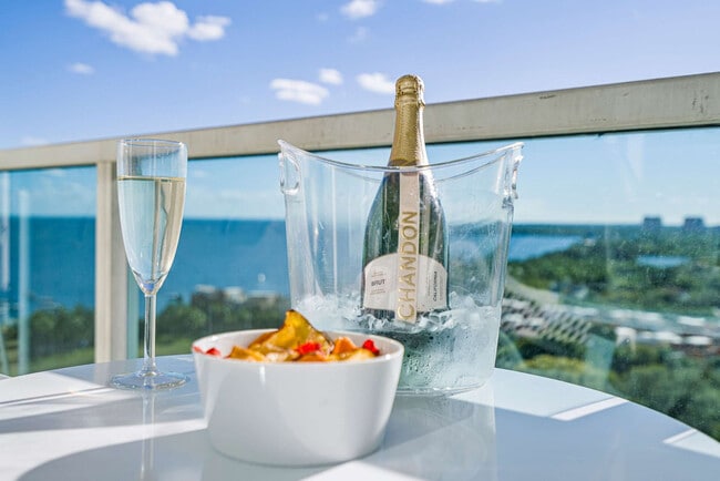 Foto del edificio - 2889 McFarlane Rd