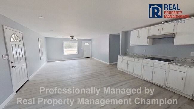 Foto del edificio - Recently Updated 3 BD/2 BA Home w/Open Floorplan and Attached Carport