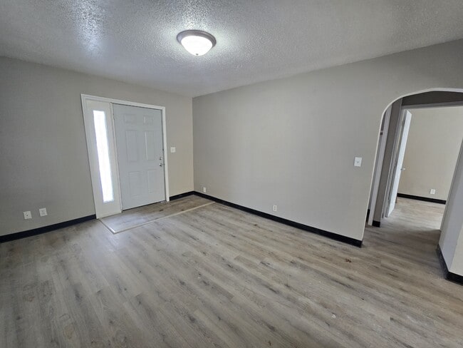 Building Photo - 1123 N Barclay St