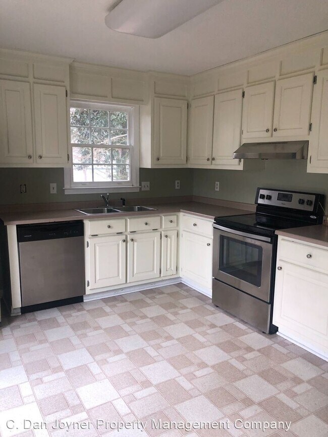 Building Photo - 2 br, 1.5 bath House - 907 B N Main Street