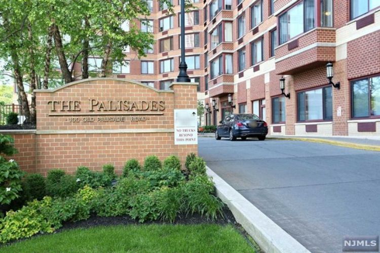 Primary Photo - 100 Old Palisade Rd