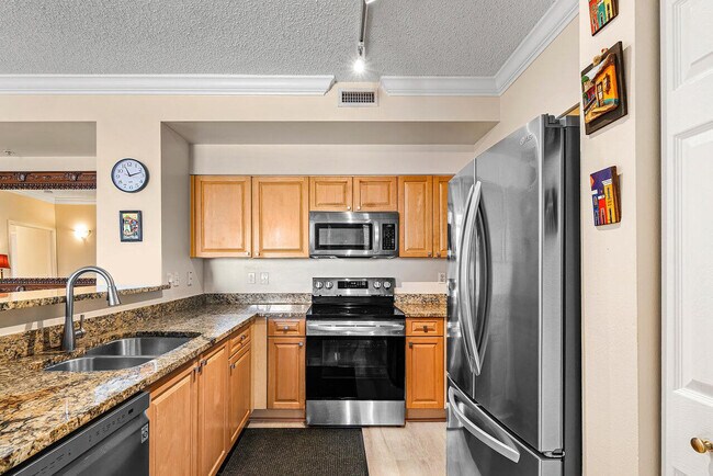 Building Photo - 616 Clearwater Park Rd