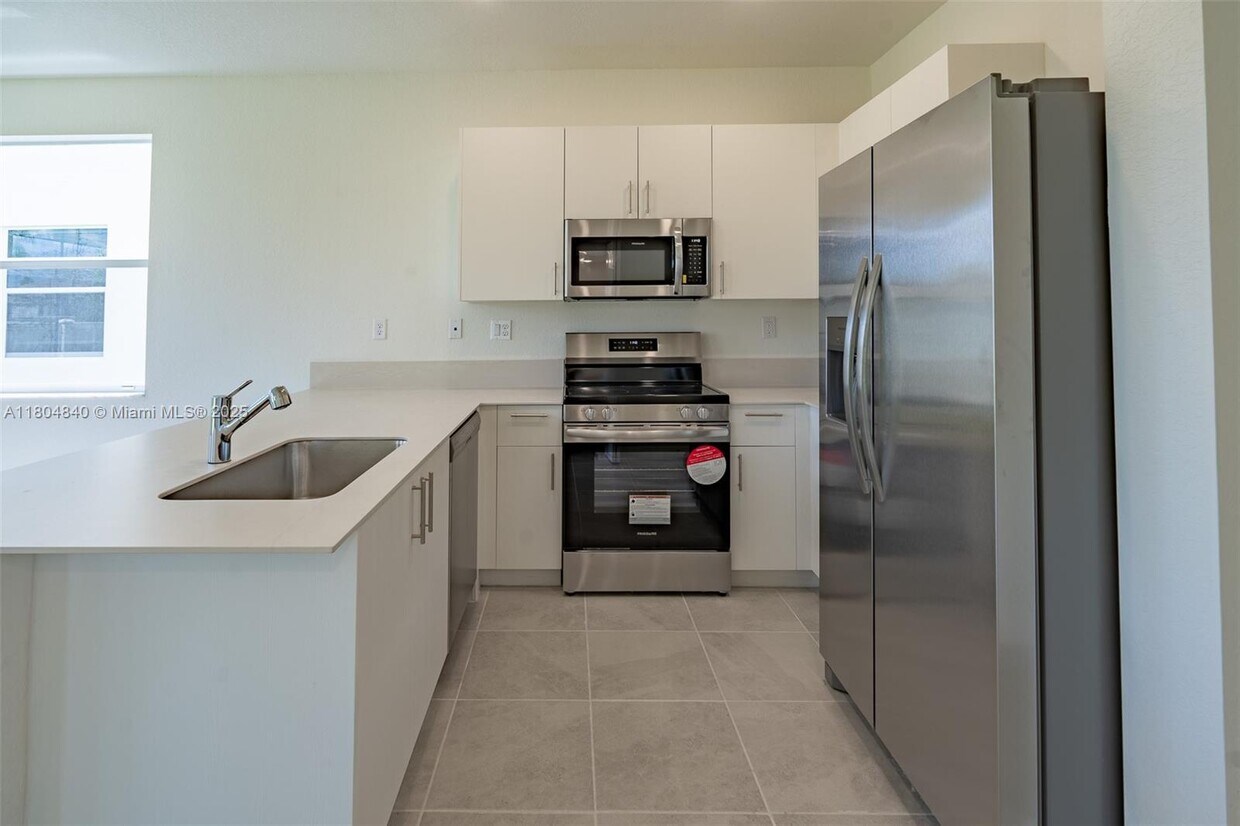 Primary Photo - 2637 SE 24th Ct