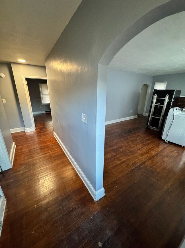 Foto del edificio - 4 bed 2 bath house in Petersburg