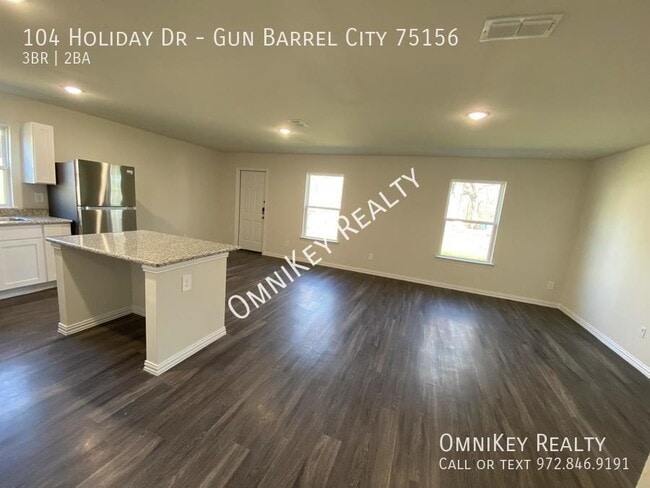 Foto del edificio - 104 Holiday Dr