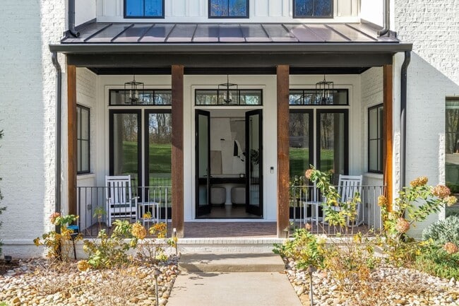 Building Photo - Exceptional rental home located in Green Hills