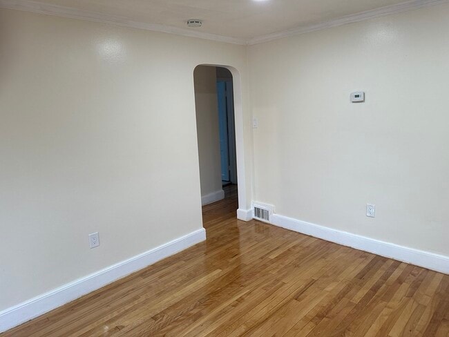 Building Photo - 11 Meadowbank Ave