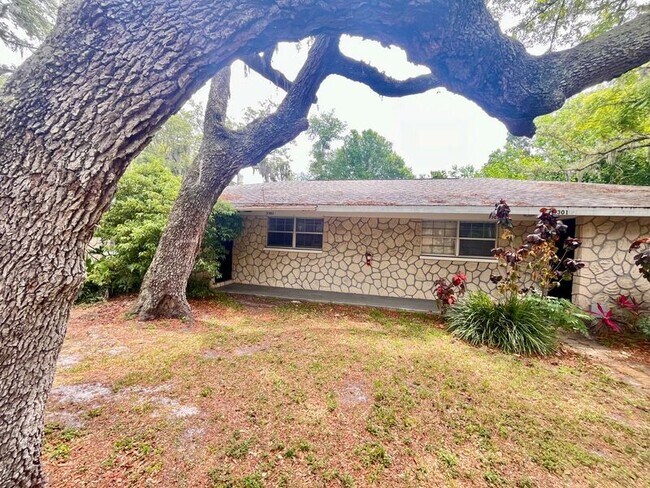 Foto del edificio - 5303 Oakwood Ct