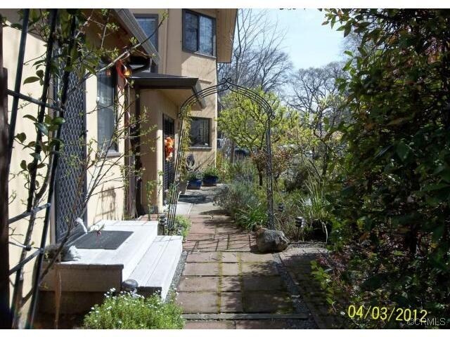 Foto del edificio - 14125 Lakeshore Dr