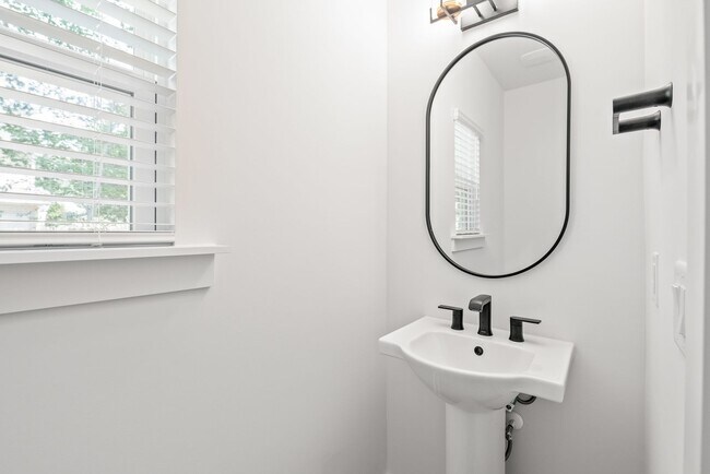 Foto del edificio - Bright & Modern New Construction Townhome ...
