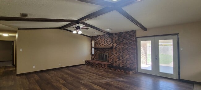 Foto del edificio - LARGE 3 BEDROOM HOME IN NORTHEAST CLOVIS