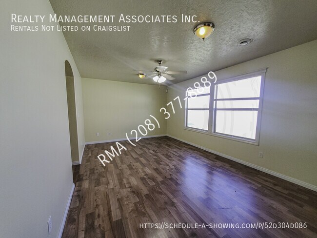 Foto del edificio - 17659 Monarch Way