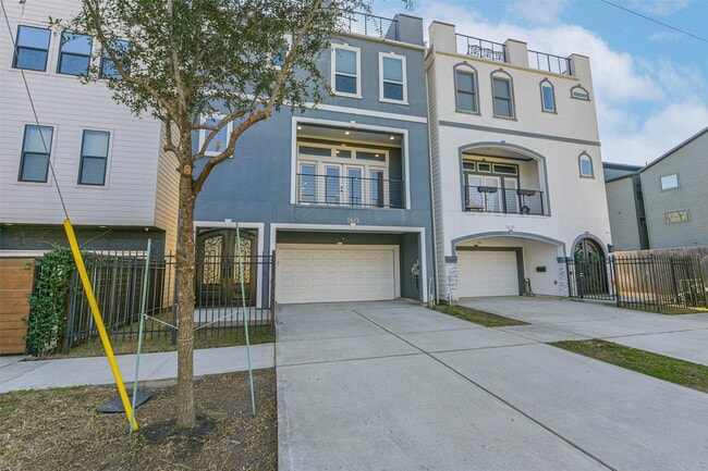 Building Photo - 2422 Hadley St