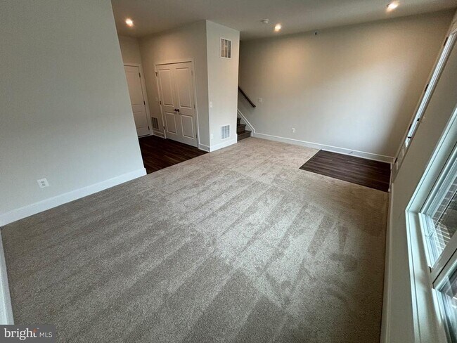 Foto del edificio - 23076 Soaring Hts Ter