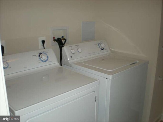 Building Photo - 3630 Spring Hollow Ln