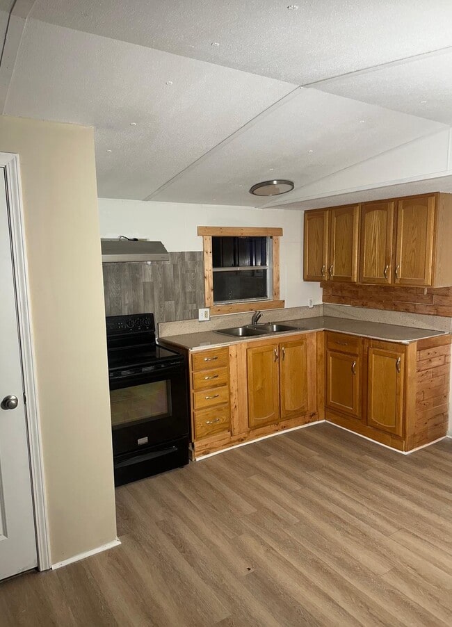 Building Photo - 200 Bryson Dr