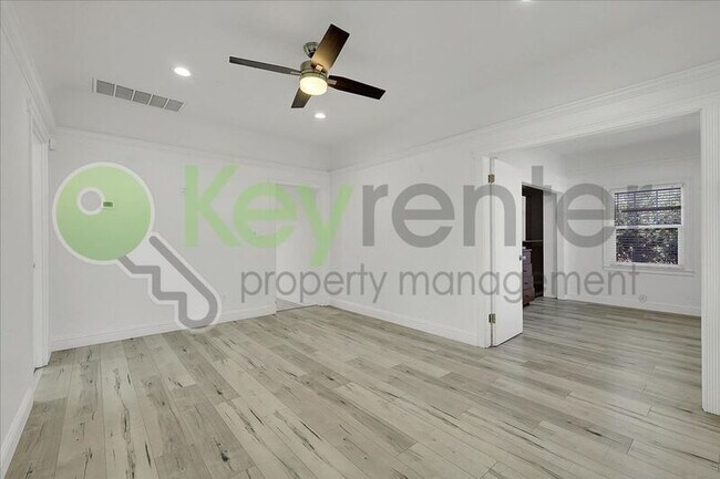 Foto del edificio - 4404 Lantana Ave