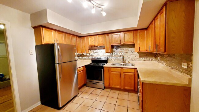 Building Photo - 1103 Holiday Ln