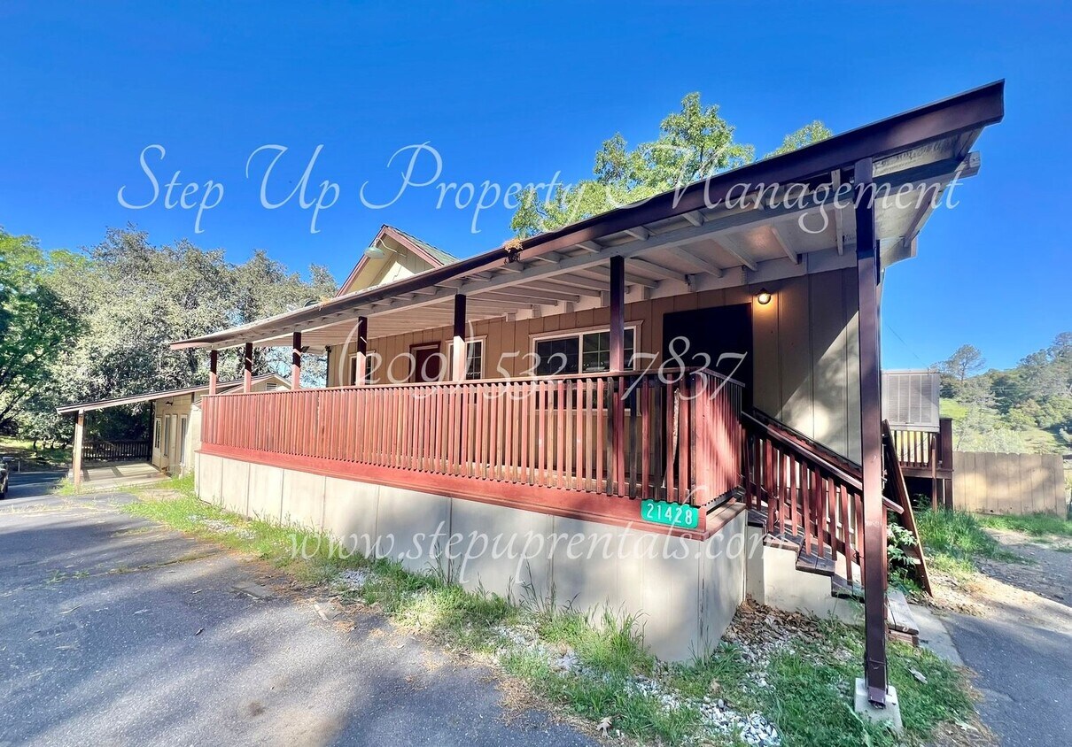 Primary Photo - Rustic and Cozy 2 Bed 1 Bath Home w/ Water...
