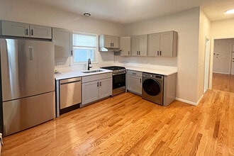Building Photo - 152 Brown St
