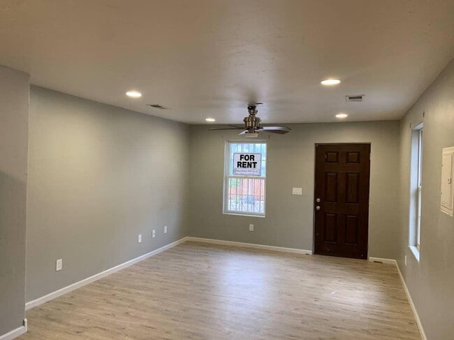 Building Photo - 508 Coal Ave SE